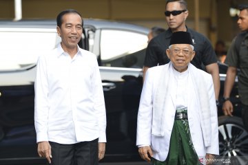 Pasangan capres dan cawapres nomor urut 01 tiba di gedung KPU