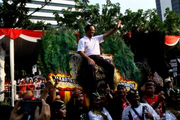 Anies Baswedan sebut Jakarnaval  gerakkan ekonomi