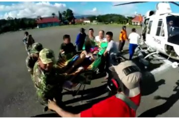 Korban sakit dievakuasi menggunakan helikopter