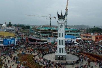 Libur lebaran 2,1 juta wisatawan padati Sumbar