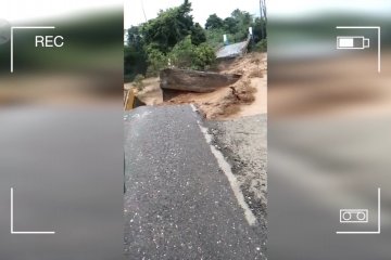 Akibat banjir, jalur Sulawesi Tengah dan Tenggara putus