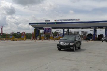 Belasan ribu kendaraan pemudik padati ruas tol menuju Palembang