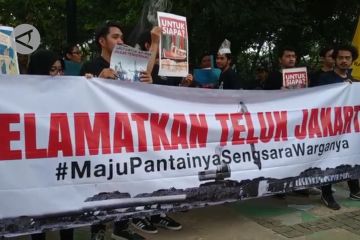 Mahasiswa dan Nelayan jalan mundur tolak reklamasi Teluk Jakarta