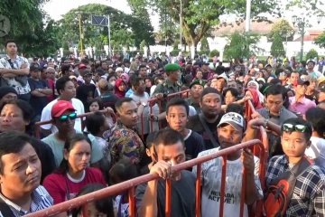 Presiden Jokowi bagikan 3 ribu paket sembako