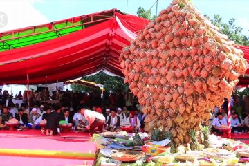 Tradisi Lebaran Ketupat menandai puncak perayaan Idul Fitri di Lombok