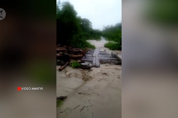 Banjir, akses jalan Jayapura-Sarmi putus
