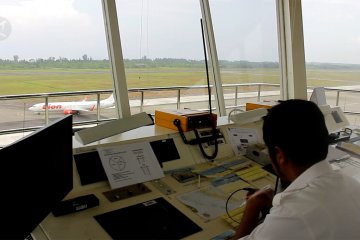 Kesibukan airnav Padang memandu lalu lintas udara