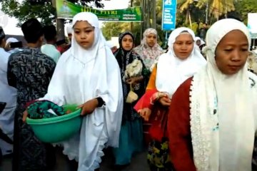 Muslim di Ponpes Mahfilud Dluror Jember lebaran hari ini