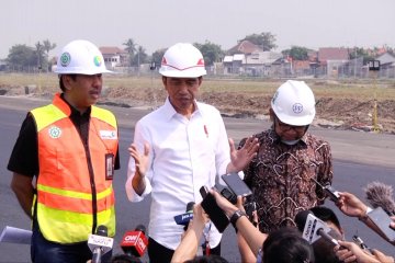 Ulang tahun ke-58, Jokowi tinjau runway bandara Soetta