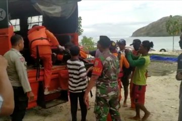 Tim SAR gabungan evakuasi peselancar tewas dipantai Krata Sumbawa