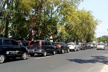 Arus lalu lintas Surabaya-Solo padat merayap hingga satu kilometer