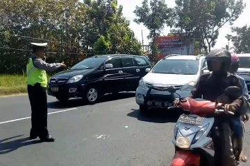 Jalur arteri Surabaya-Solo macet, polisi alihkan jalur