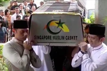 Kedatangan jenazah Ibu Ani di KBRI Singapura