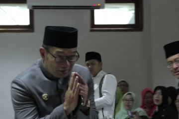 Ridwan Kamil imbau warga pantau sidang MK di media