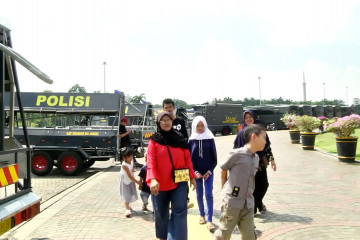 Wisatawan Monas tak terpengaruh pengamanan sidang MK