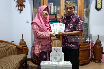 Tokoh literasi Ponorogo Terbitkan buku kado pernikahan putrinya