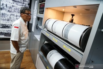 Pengamatan seismograf Gunung Merapi