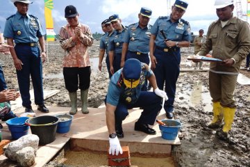 Aslog TNI AL letakkan batu pertama pembangunan dermaga Armada Sorong
