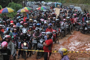 Jalan Trans Sulawesi di Konawe amblas