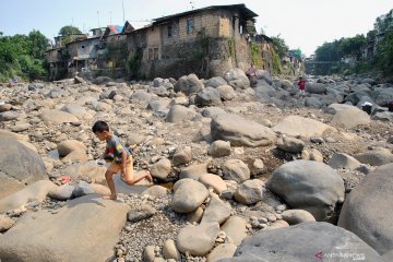 Sungai Ciliwung mengering