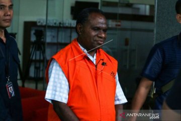 MIKAEL KAMBUAYA DITAHAN KPK