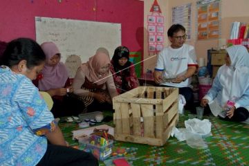 Pelatihan pembuatan alat edukatif