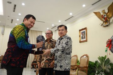 Pj Wali Kota Makassar terima anugerah Paritrana