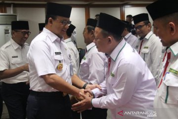 Anies kukuhkan petugas pendamping jamaah haji DKI Jakarta