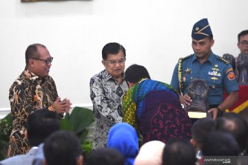 Penyerahan Anugerah Paritrana