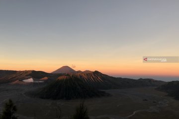 Jalur pendakian Gunung Semeru akan ditutup peringati Hari Raya Karo