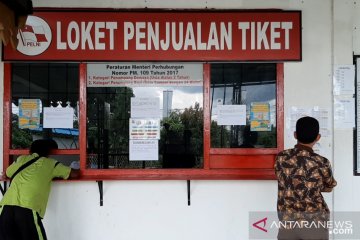 Puluhan calon penumpang PT Pelni tidak dapat tiket