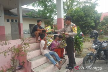 Bhabinkamtibmas yang pelopori pustaka keliling dan pojok baca anak