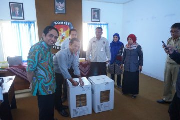 KPU Bantul buka kotak berisi rekapitulasi pemilih DPT dan DPK