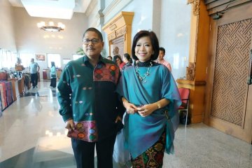 Istri pimpinan perbankan peragakan produk UMKM Bali