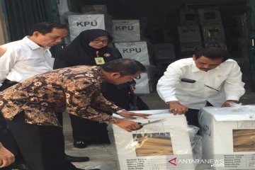 KPU Gunung Kidul buka kotak suara berisi Daftar Pemilih Khusus
