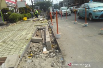 Sejumlah titik tersendat akibat revitalisasi trotoar di Cikini