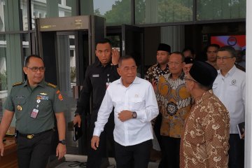 Wacana kenaikan gaji TNI, Ryamizard sebut rakyat prioritas utama