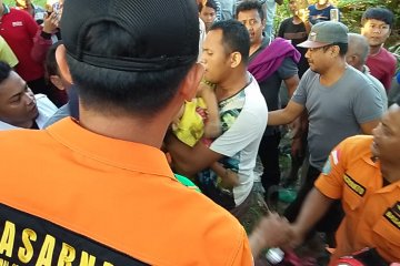 Bocah masuk lubang paku bumi dievakuasi Basarnas Palembang
