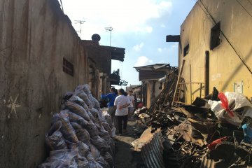 Korban kebakaran Tebet saat ini butuh bantuan air bersih