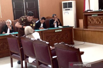 Hakim tegur Ratna Sarumpaet gunakan tasbih saat sidang