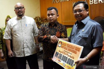 KPU serahkan santunan untuk ahli waris petugas KPPS di Bekasi