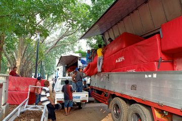 Enam truk kontainer angkut peralatan Kejurnas Atletik menuju Bogor