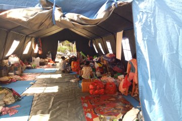 Kemarin, relokasi pengungsi hingga kemeriahan Festival Pasar Baru