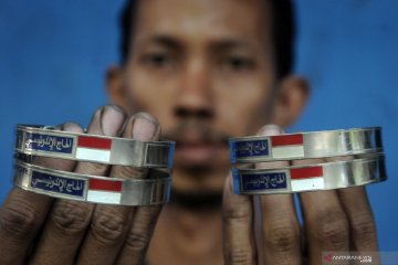 Produksi gelang identitas haji Indonesia