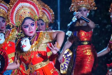 Gamelan iringi lagu Yunani pada Malam Budaya Indonesia di Athena