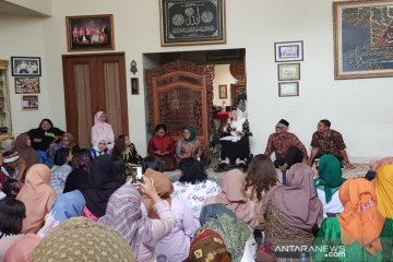 Rudy Arifin terima penghargaan sahur keliling Sinta Nuriyah Wahid