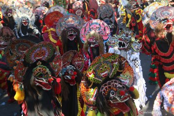 Aksi tari Seribu Barong