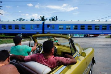 Empat dekade berhenti, Kuba kembali operasikan kereta penumpang