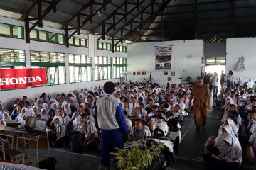 Keterbatasan dana, masih banyak siswa di Palu belajar di tenda
