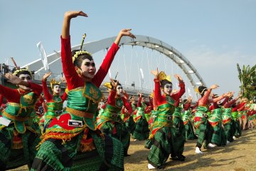 Pesta rakyat Bojonegoro tampilkan 2019 penari Thengul